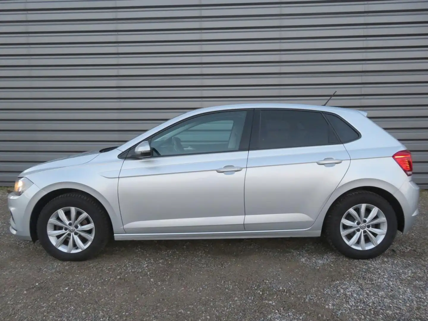 Volkswagen Polo Polo 1.0 TSI - 95  VI HIGHLINE Gris - 2