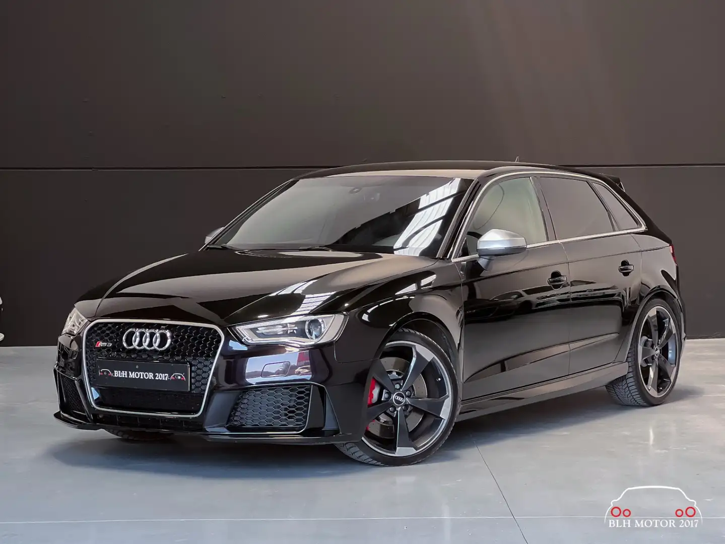 Audi RS3 Sportback 2.5 TFSI quattro S-Tronic Schwarz - 1
