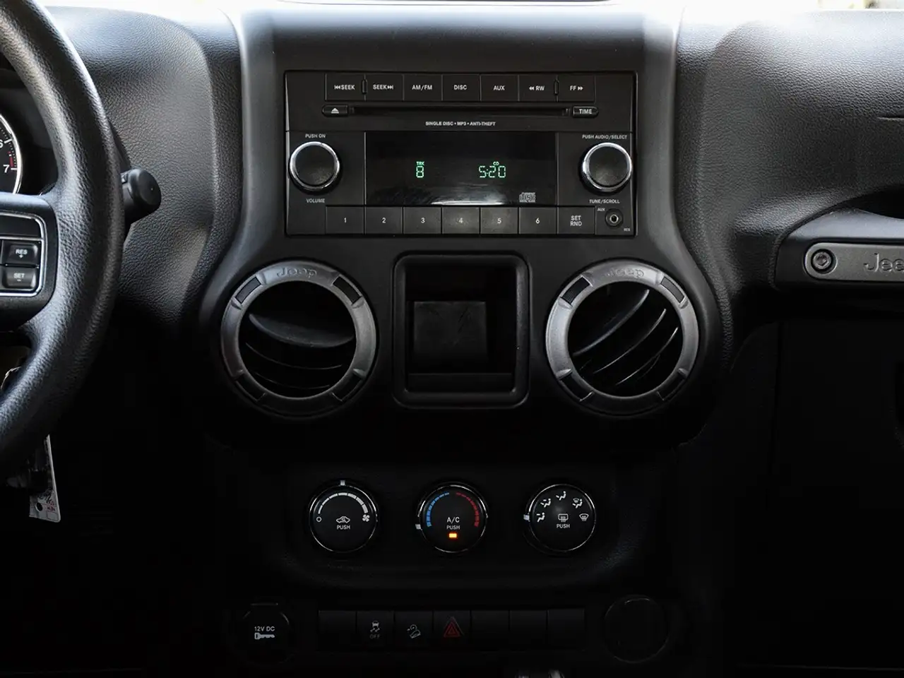 Jeep Wrangler снимка Jeep Wrangler