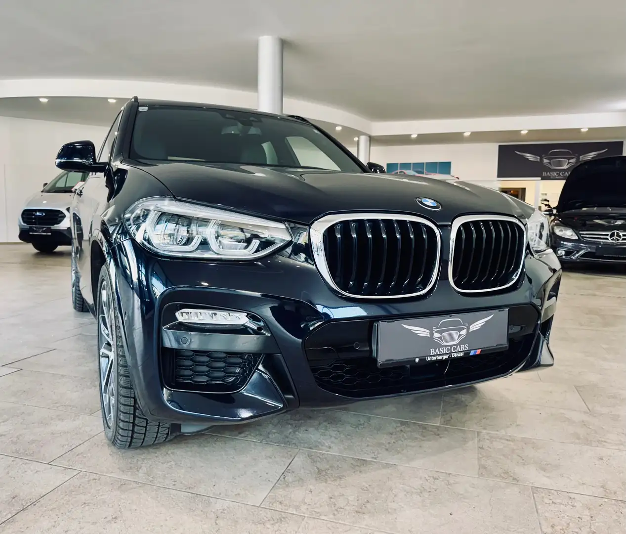 BMW X3 xDrive 20 i M Sport Zwart - 1