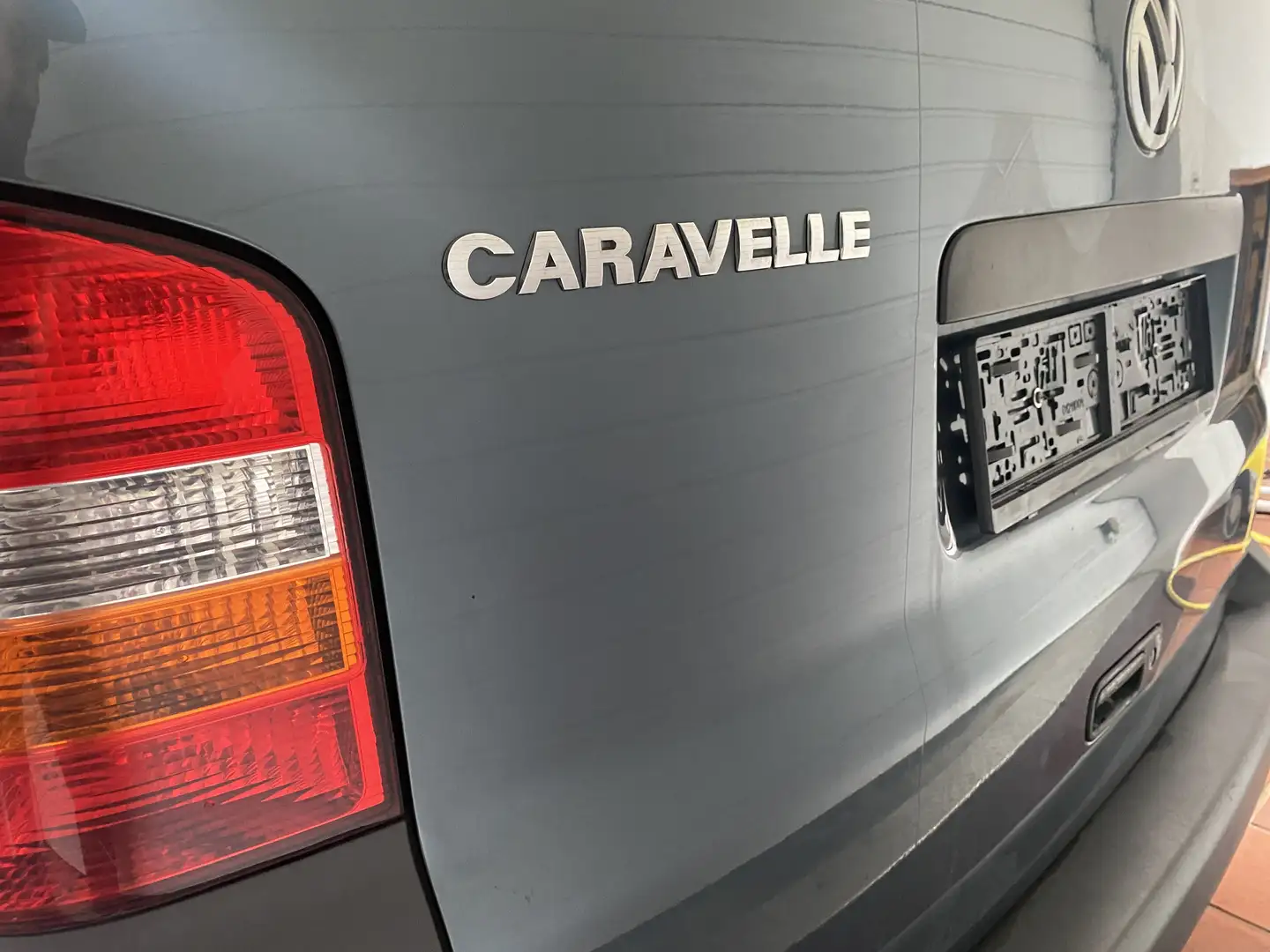 Volkswagen T5 Caravelle LR Trendline 2,5 TDI D-PF Grau - 2
