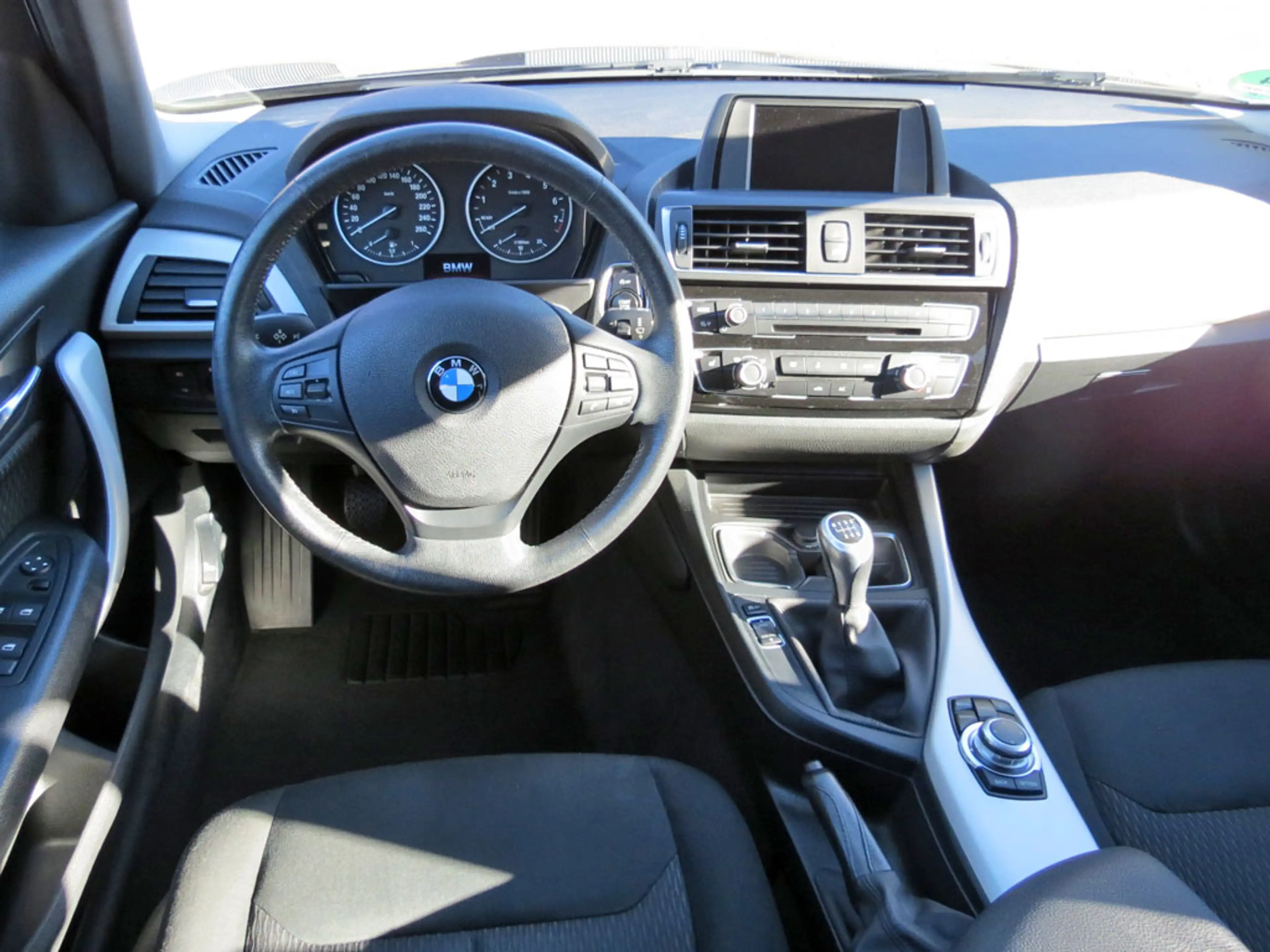 BMW 118 i Advantage Navi LED Lenkradheiz. Sitzheiz. — photo 9