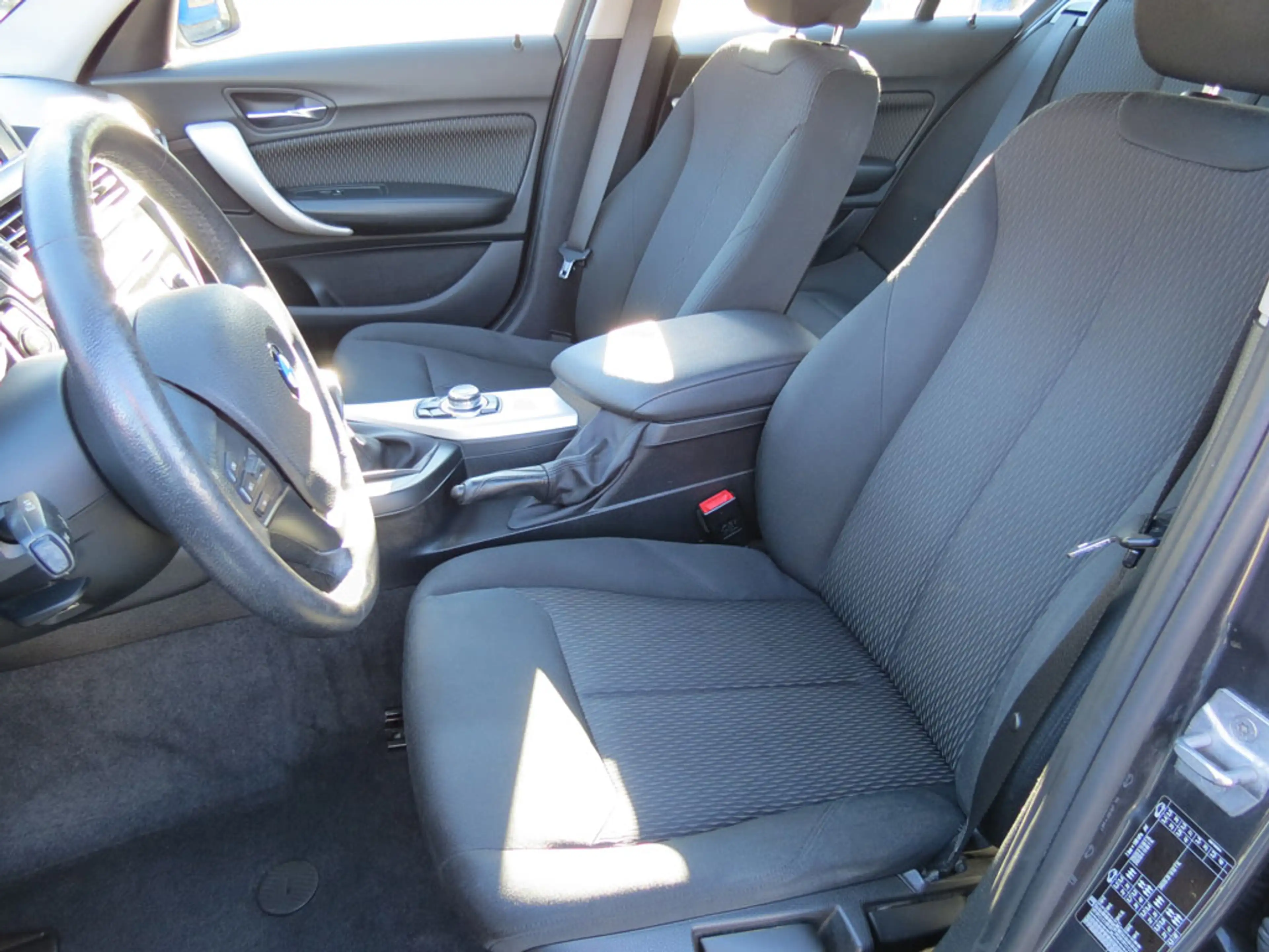 BMW 118 i Advantage Navi LED Lenkradheiz. Sitzheiz. — photo 8
