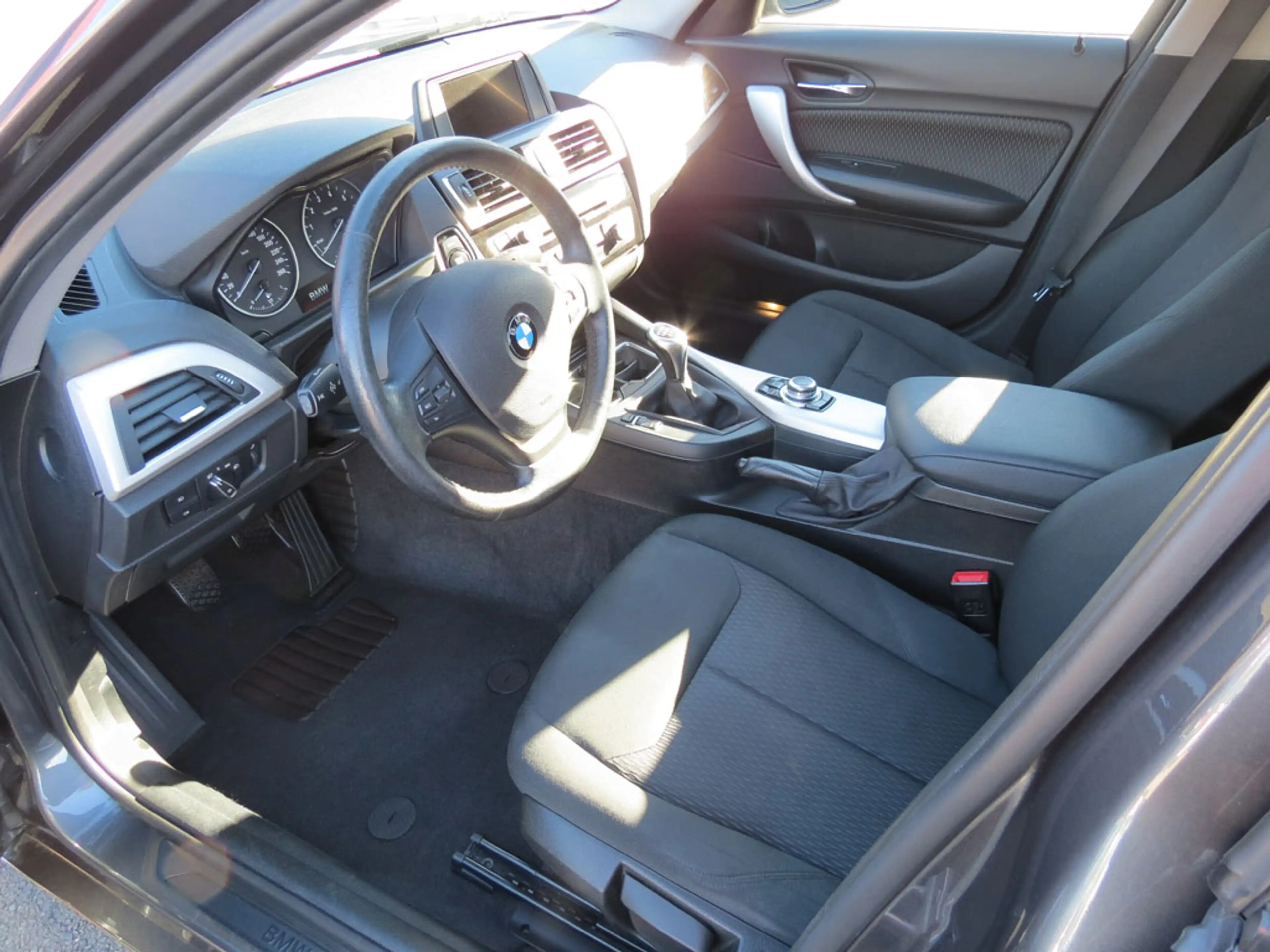 BMW 118 i Advantage Navi LED Lenkradheiz. Sitzheiz. — photo 7
