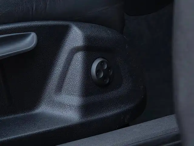 Audi Q3 view 15