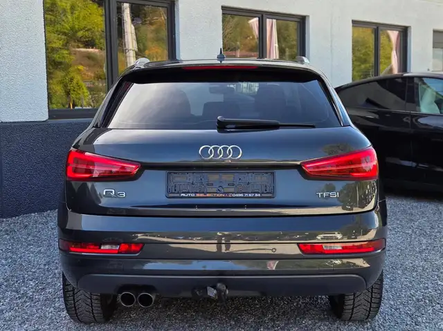 Audi Q3 view 4
