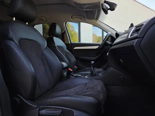 Audi Q3 view 13