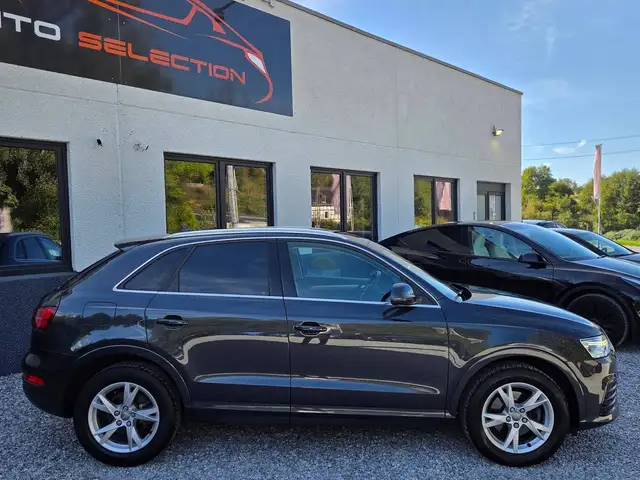 Audi Q3 view 5