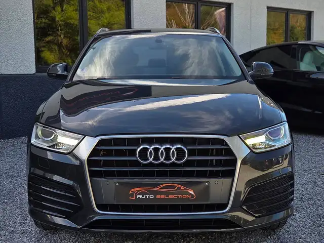 Audi Q3 view 3