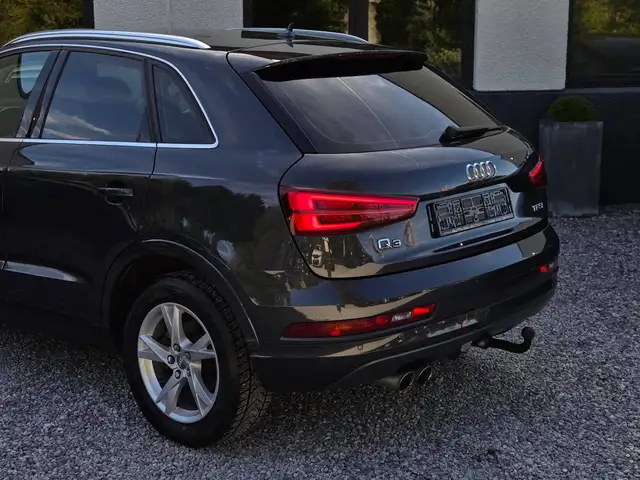 Audi Q3 view 8