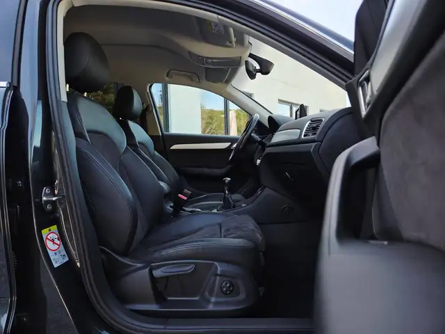Audi Q3 view 12
