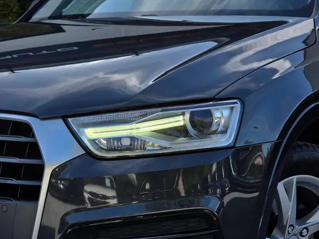 Audi Q3 view 9