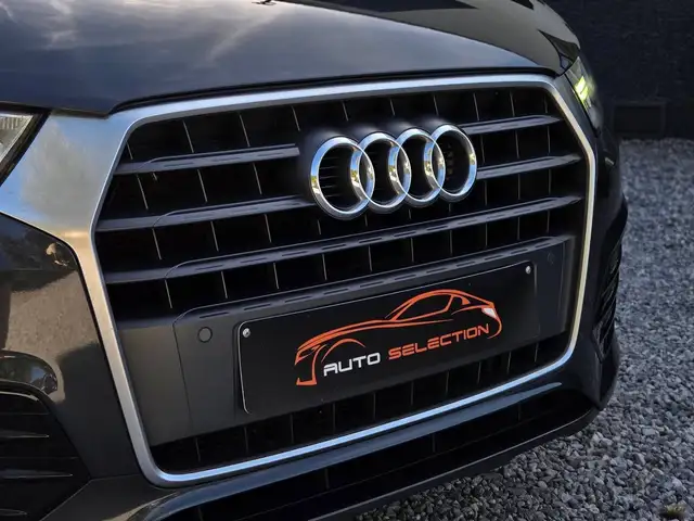 Audi Q3 view 6