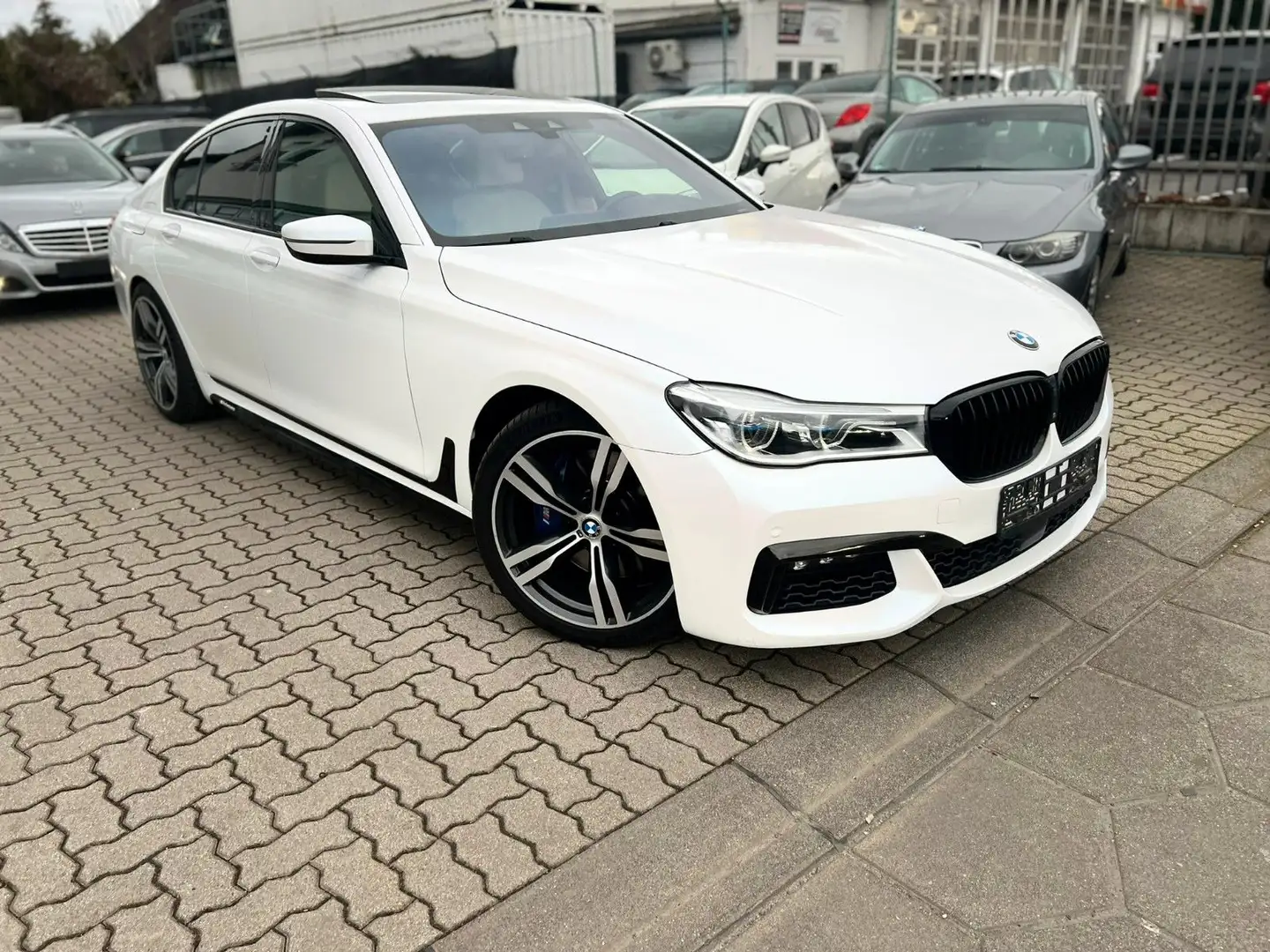 BMW 750 i xDrive M-SPORT PAKET/SPORT ABGAS/ VOLL Fehér - 1