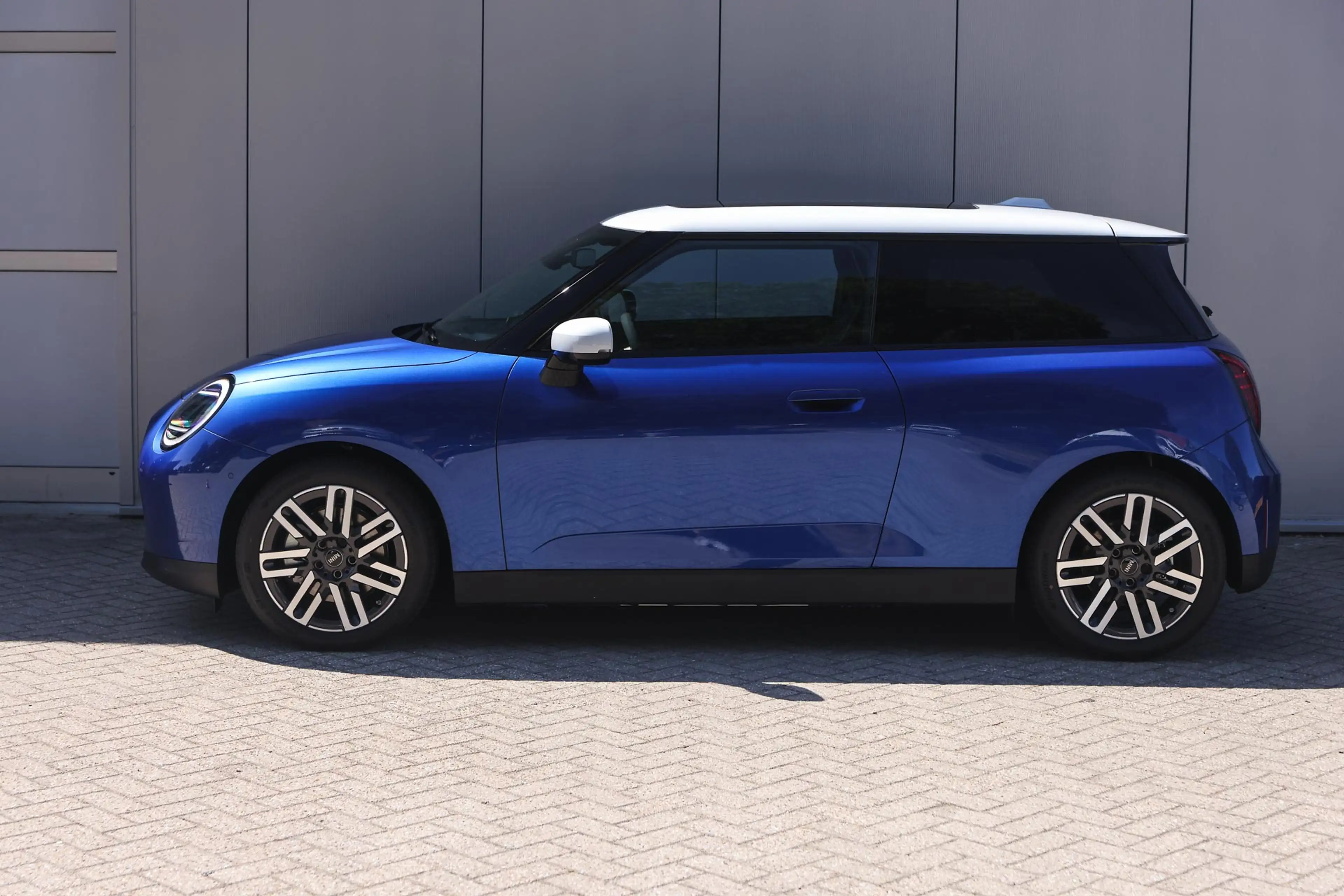 MINI Cooper SE Hatchback / Classic / Pakket M / 17 inch Parallel — photo 7