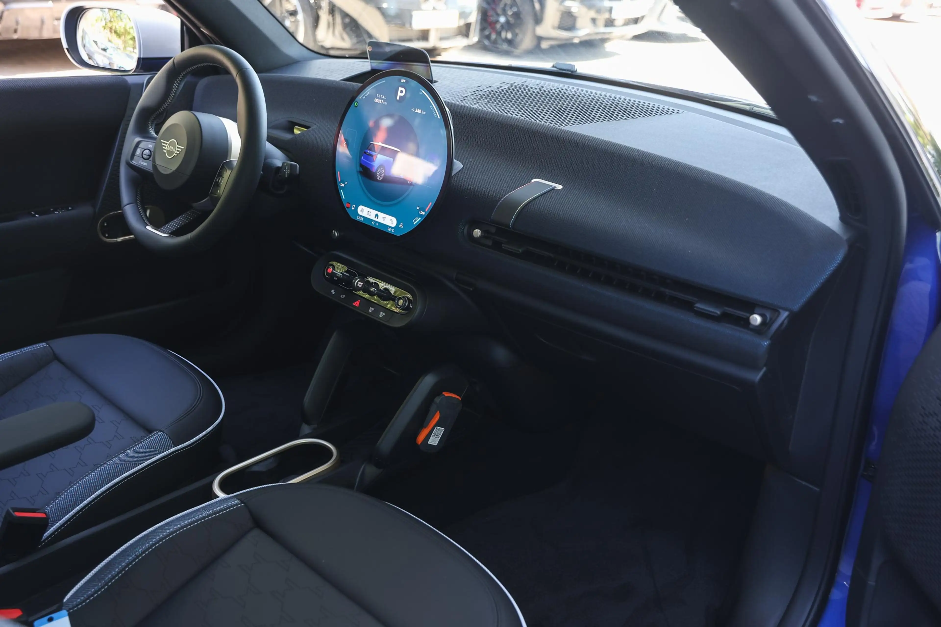 MINI Cooper SE Hatchback / Classic / Pakket M / 17 inch Parallel — photo 8