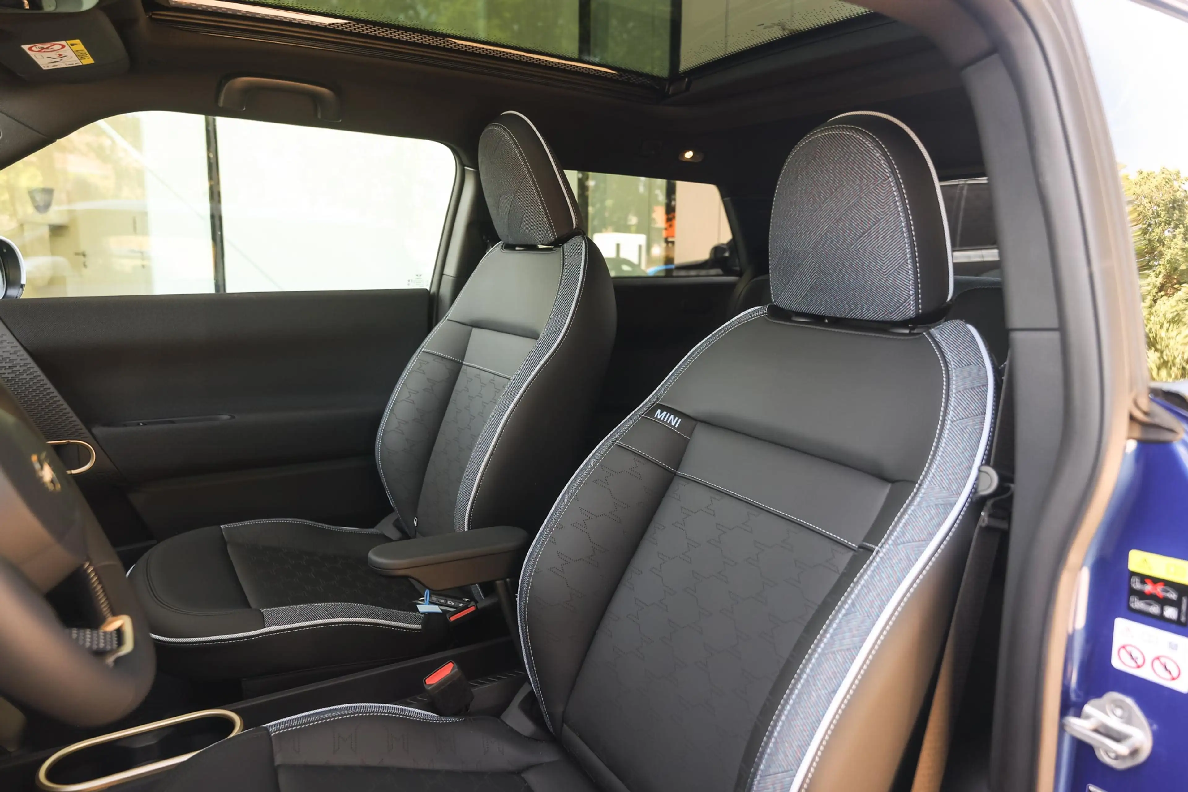 MINI Cooper SE Hatchback / Classic / Pakket M / 17 inch Parallel — photo 10