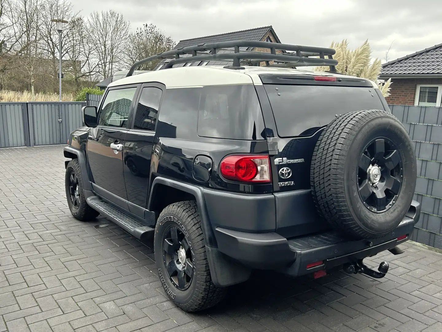 Toyota FJ Cruiser Black - 2