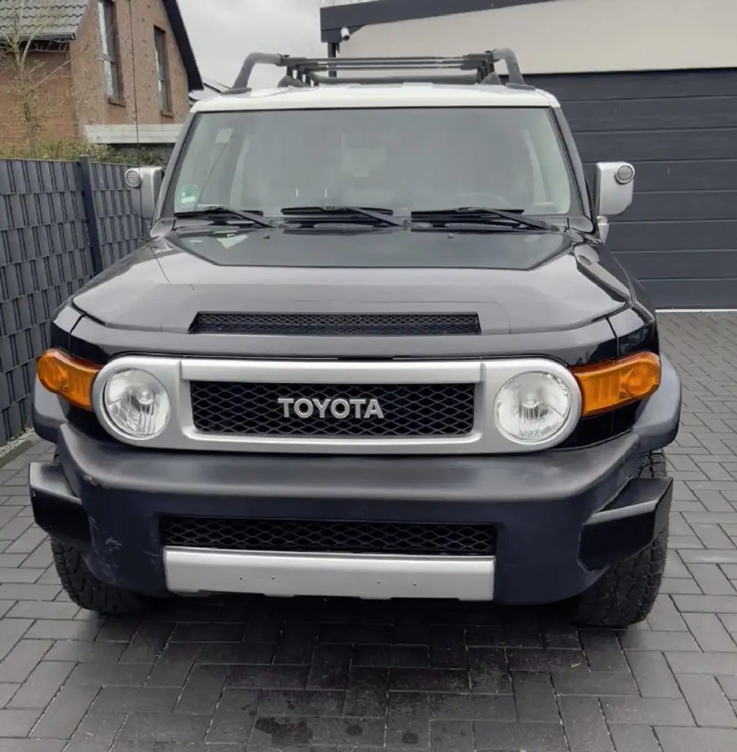 Toyota FJ Cruiser Black - 1