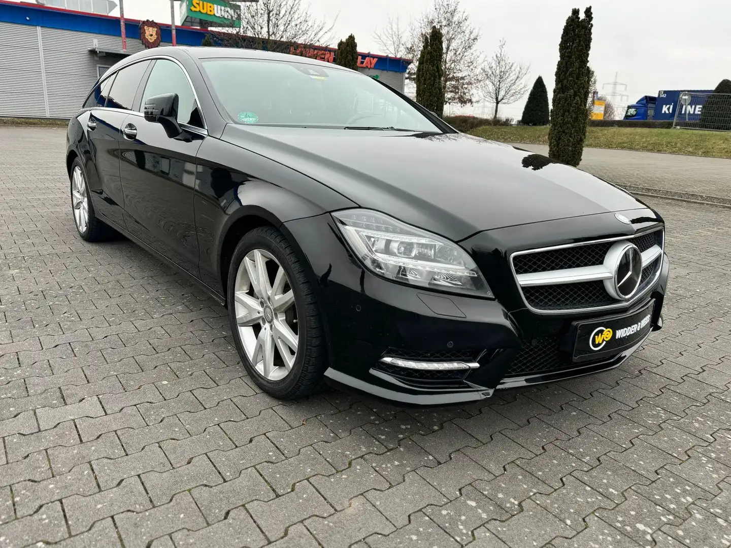Mercedes-Benz CLS 350 BE 4Matic AMG-LINE DISTRONIC/H&K/S-DACH/KAMERA crna - 2