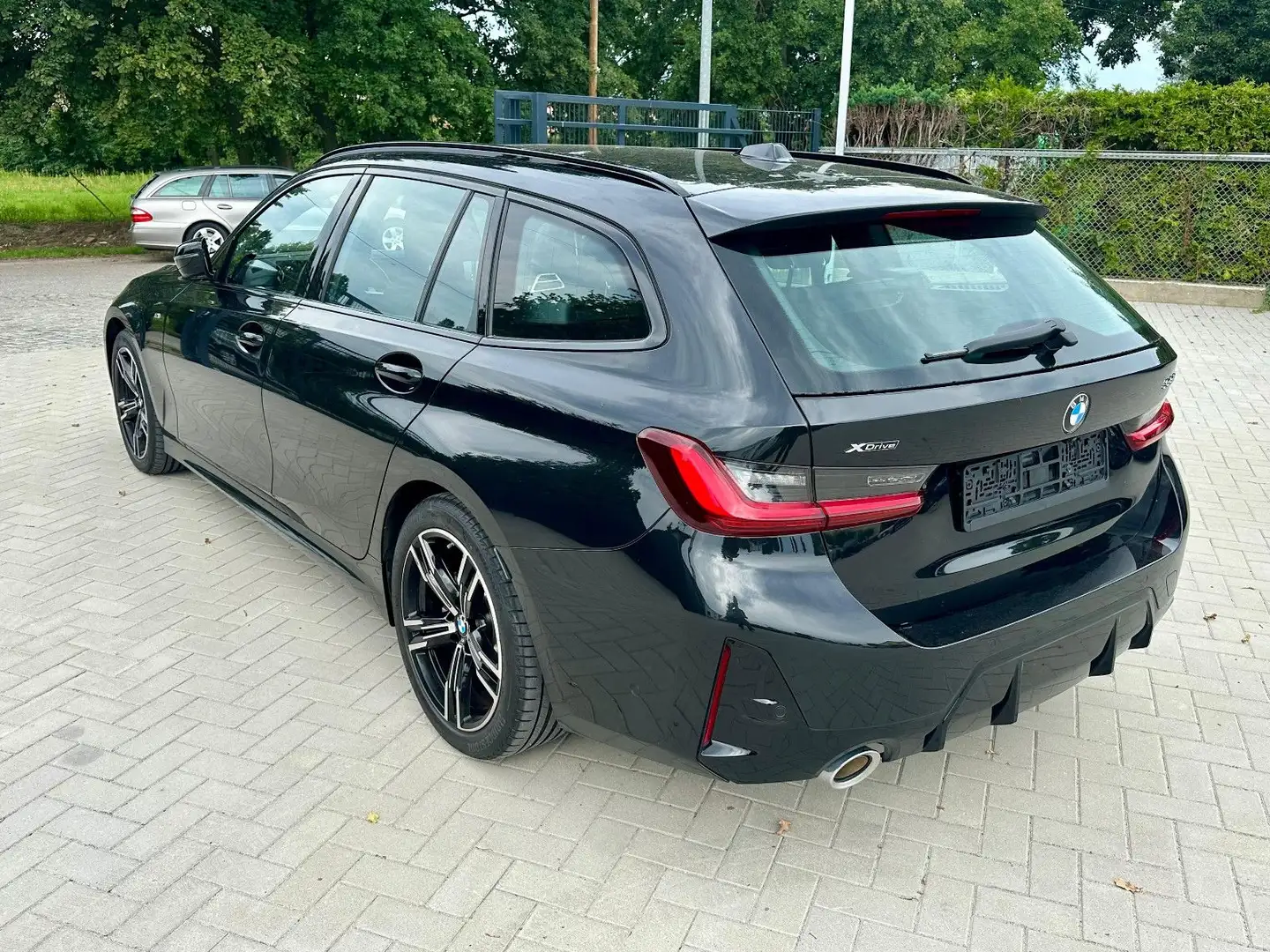 BMW 330 i Touring xDrive M Sport D.Cockpit*PDC*Kamera Noir - 2