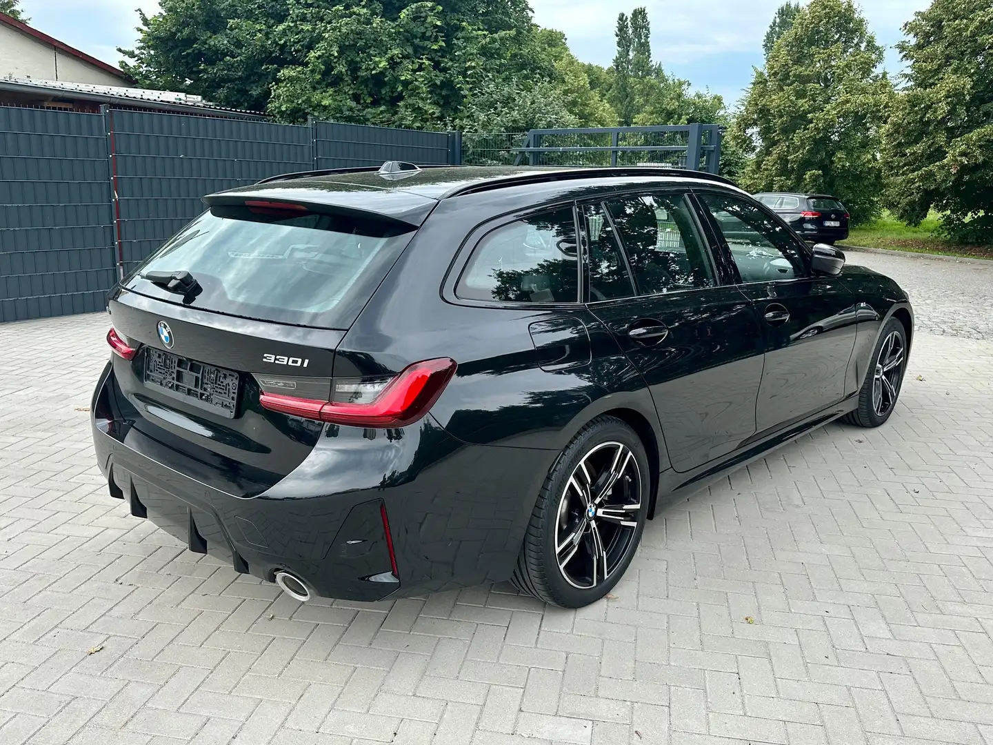 BMW 330 330i Touring xDrive M Sport *D.Cockpit*PDC*Kamera Schwarz - 2