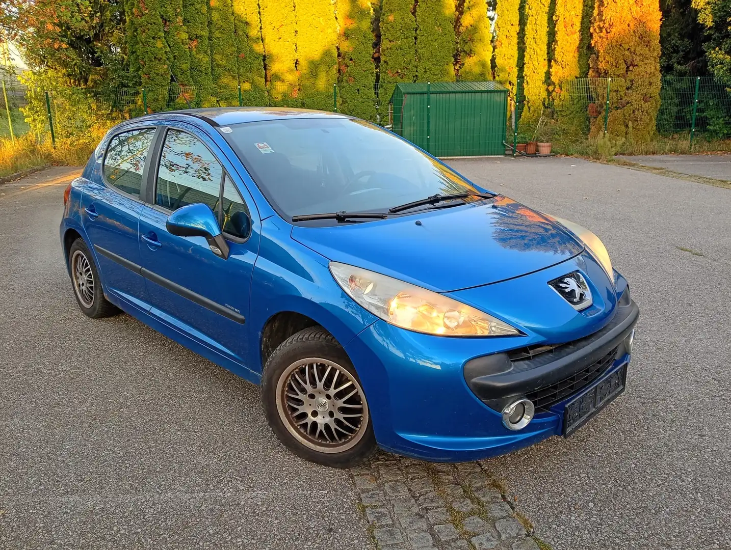 Peugeot 207 207 Active 1,6 HDi 90 Active Blau - 1