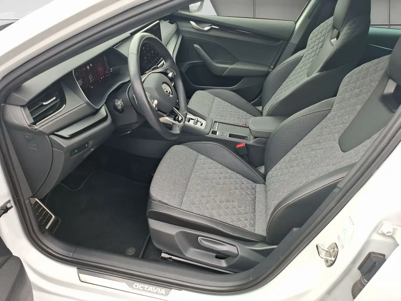 Skoda Octavia Combi 1.5 TSI mHEV SPORTLINE Klima Navi, миниатюра 10