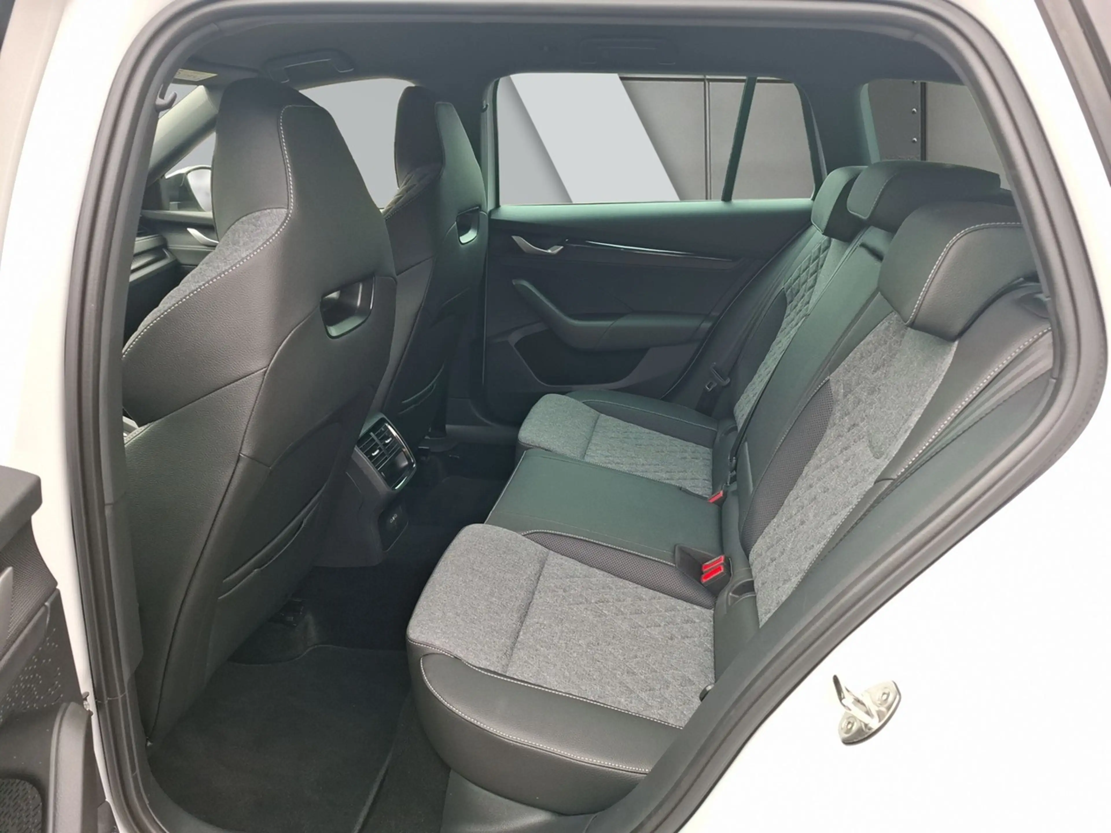 Skoda Octavia Combi 1.5 TSI mHEV SPORTLINE Klima Navi — photo 11