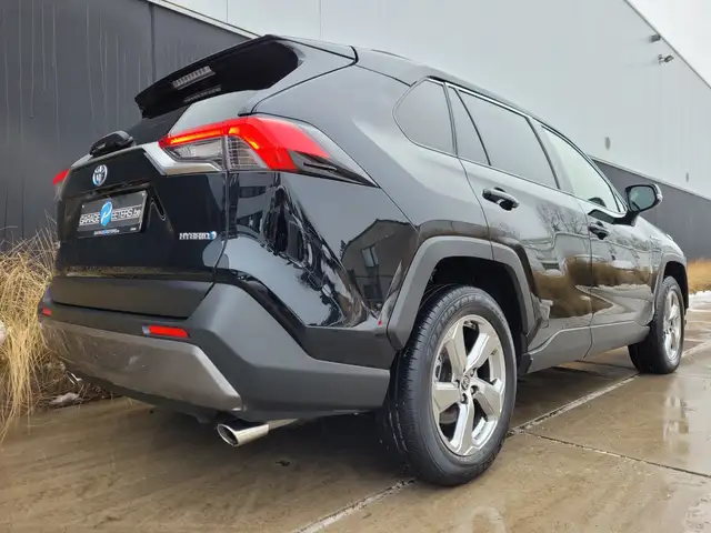 Toyota Rav4 view 3