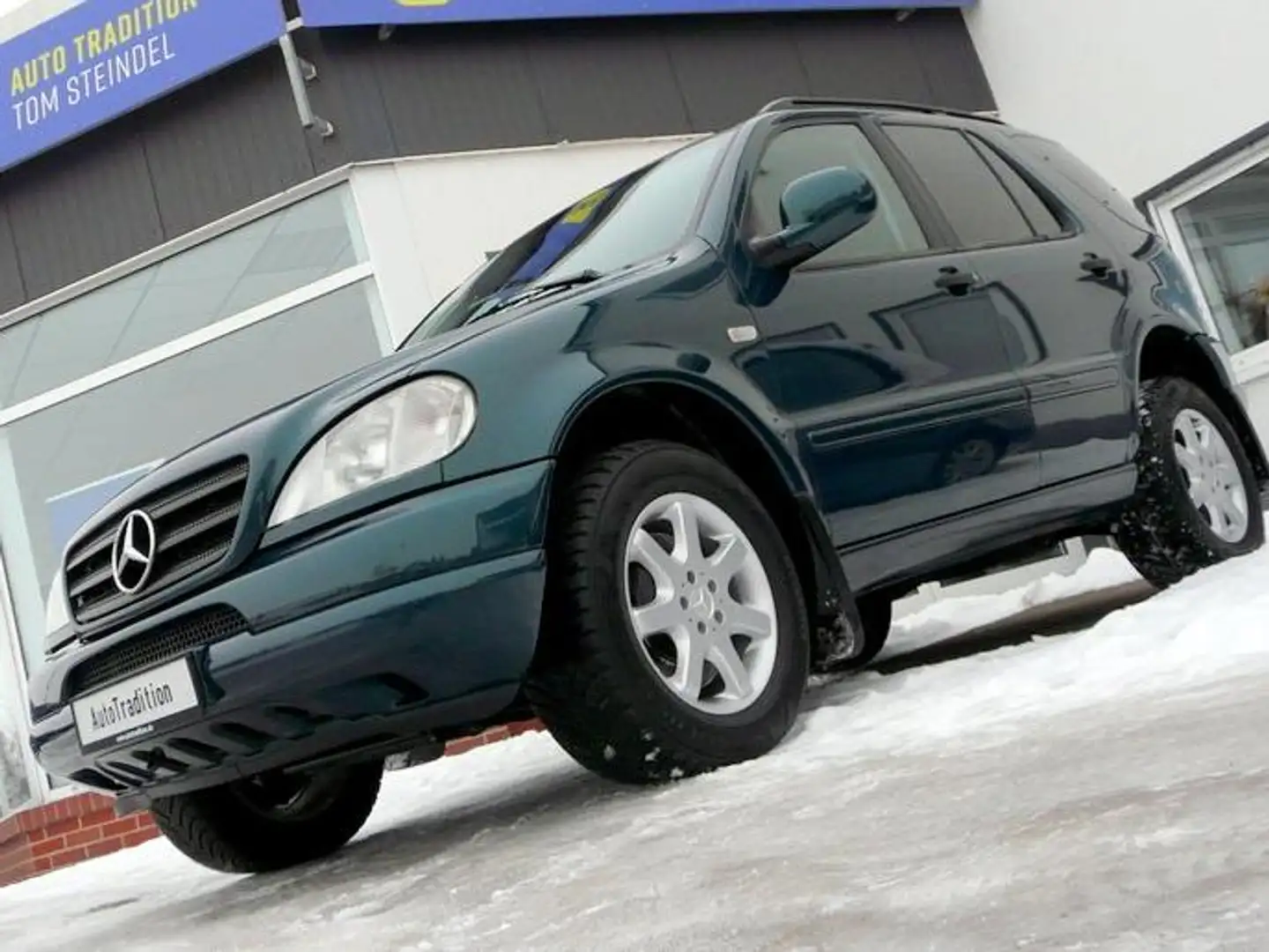 Mercedes-Benz ML 430 M-Klasse im beispielhaften Originalzustand Grün - 1