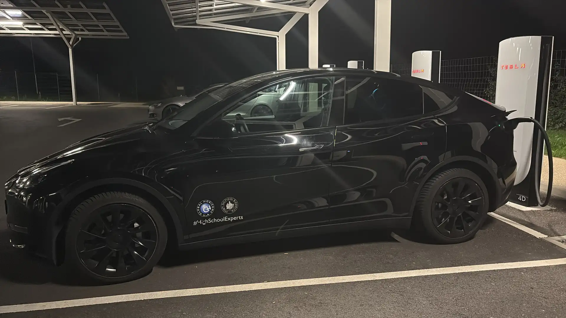 Tesla Model Y Long Range Dual Motor AWD Schwarz - 1