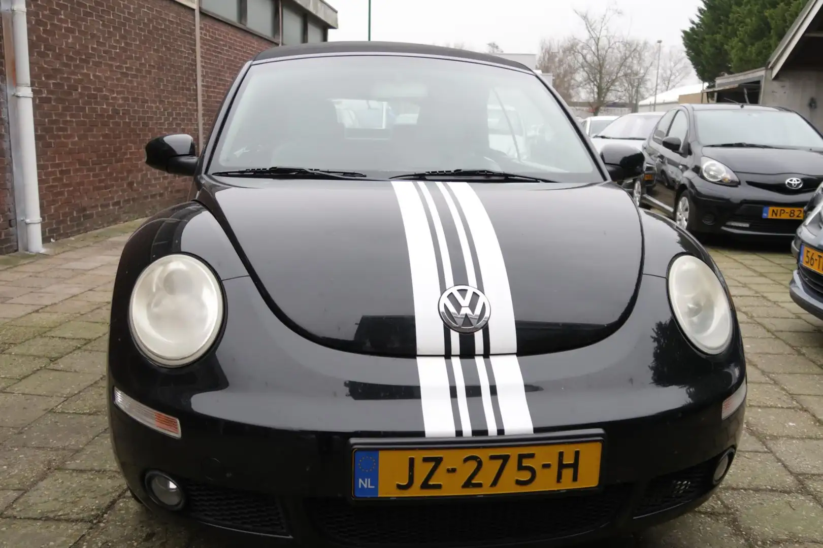 Volkswagen New Beetle Cabriolet 1.6 Highline Zwart - 2