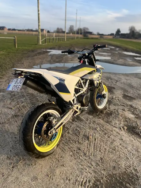 Husqvarna 701 Supermoto - foto 4