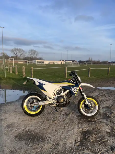 Husqvarna 701 Supermoto - foto 3