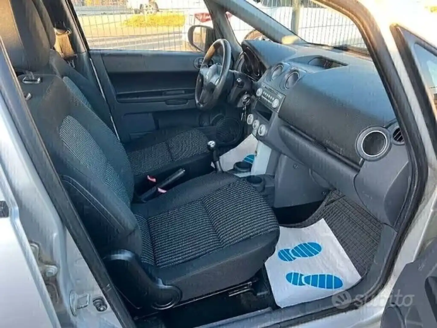 Mitsubishi Colt 1.1 12V 3p. Inform Gris - 2