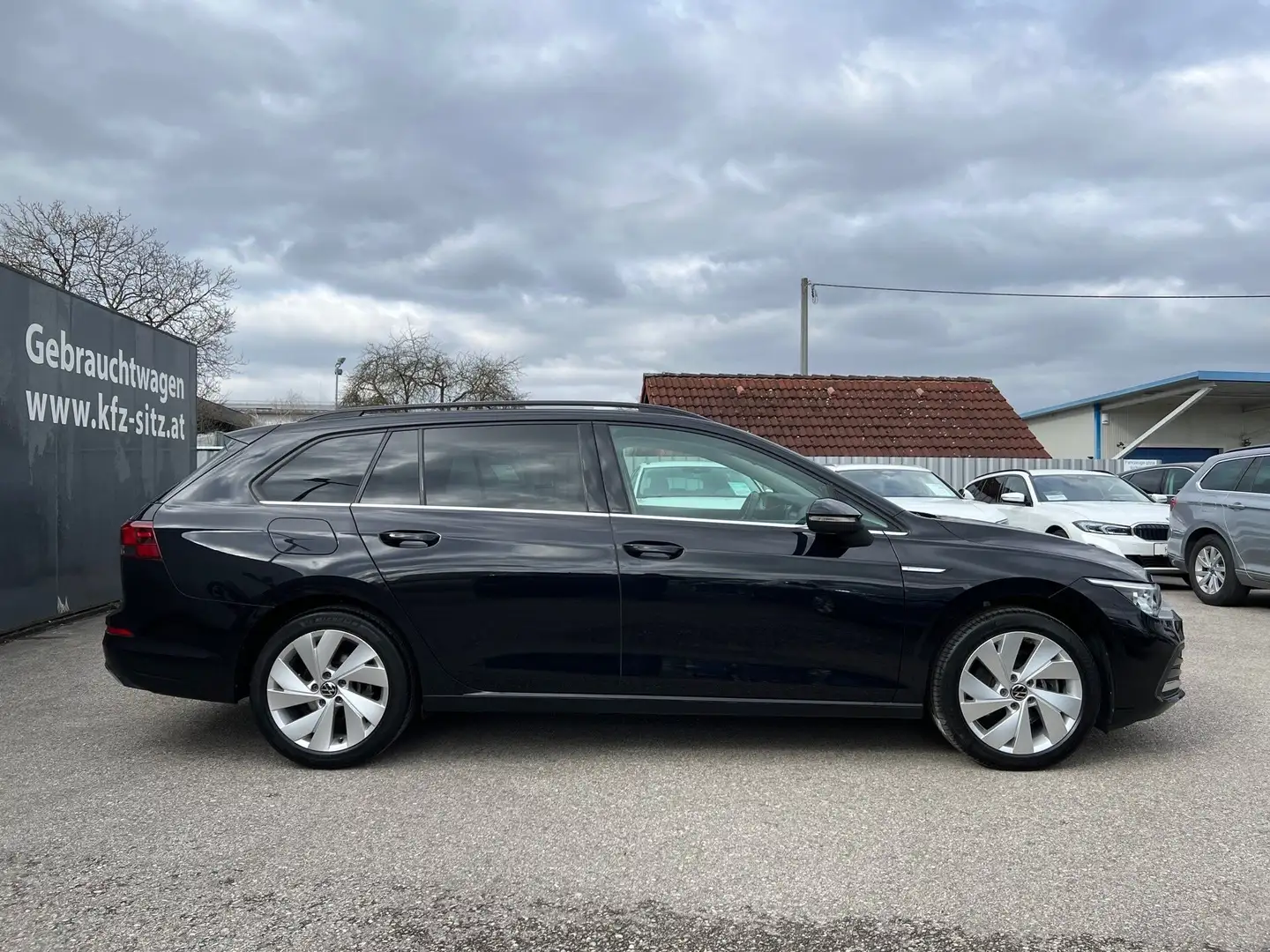 Volkswagen Golf Variant 2,0 TDI Style DSG | NP: € 44.400 Schwarz - 2