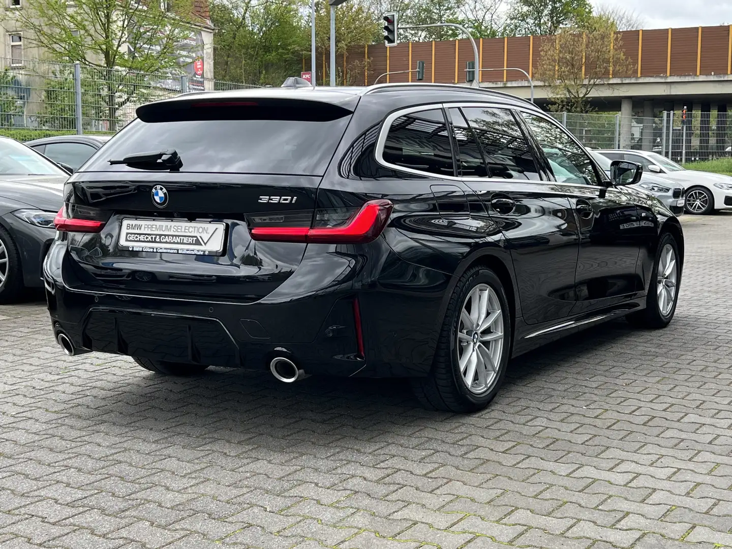BMW 330 i Touring //Leas.ab EUR 485,-inkl.* Black - 2