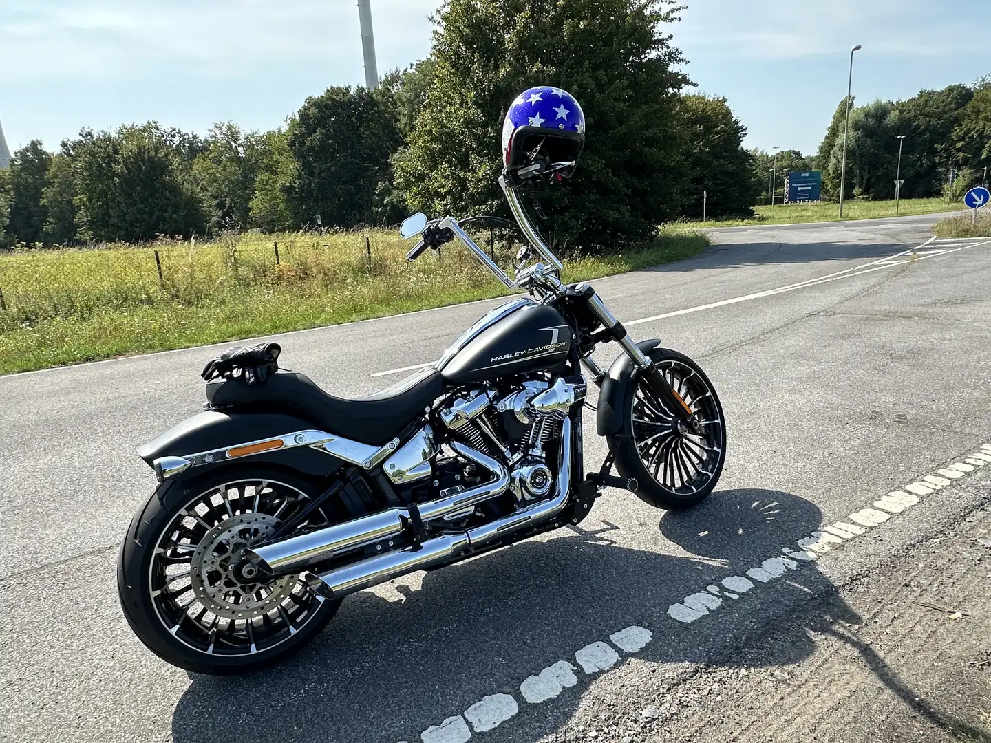 Harley-Davidson Breakout Umbau als Neumaschine 43.000€ keine 1000km Černá - 1
