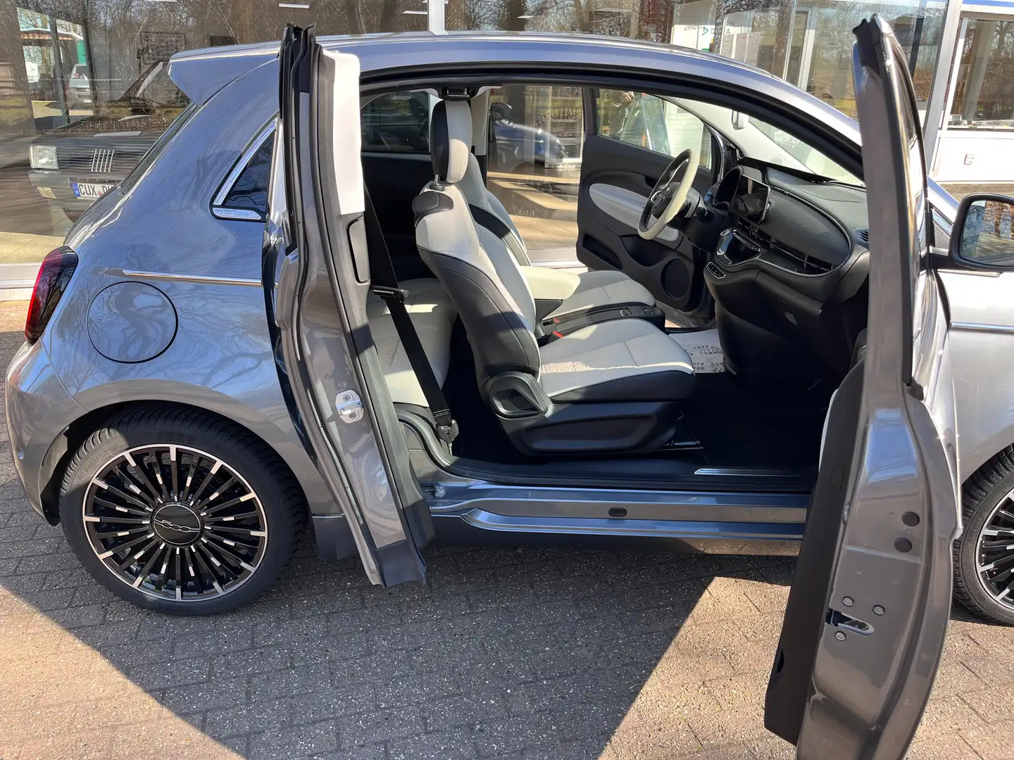 Fiat 500e 42kWh laPrima(Bocelli)Leder, 3-TÜR., Allwetter. Grau - 1