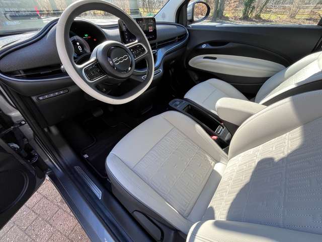 Fiat 500e 42kWh la Prima (by Bocelli)