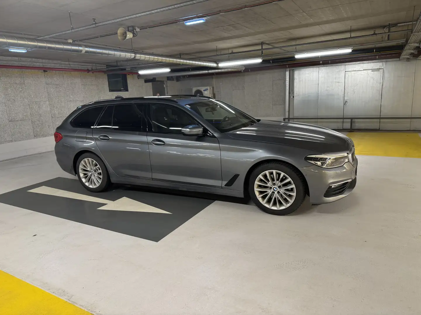 BMW 520 520d Touring Aut. Mild Hybrid - 1