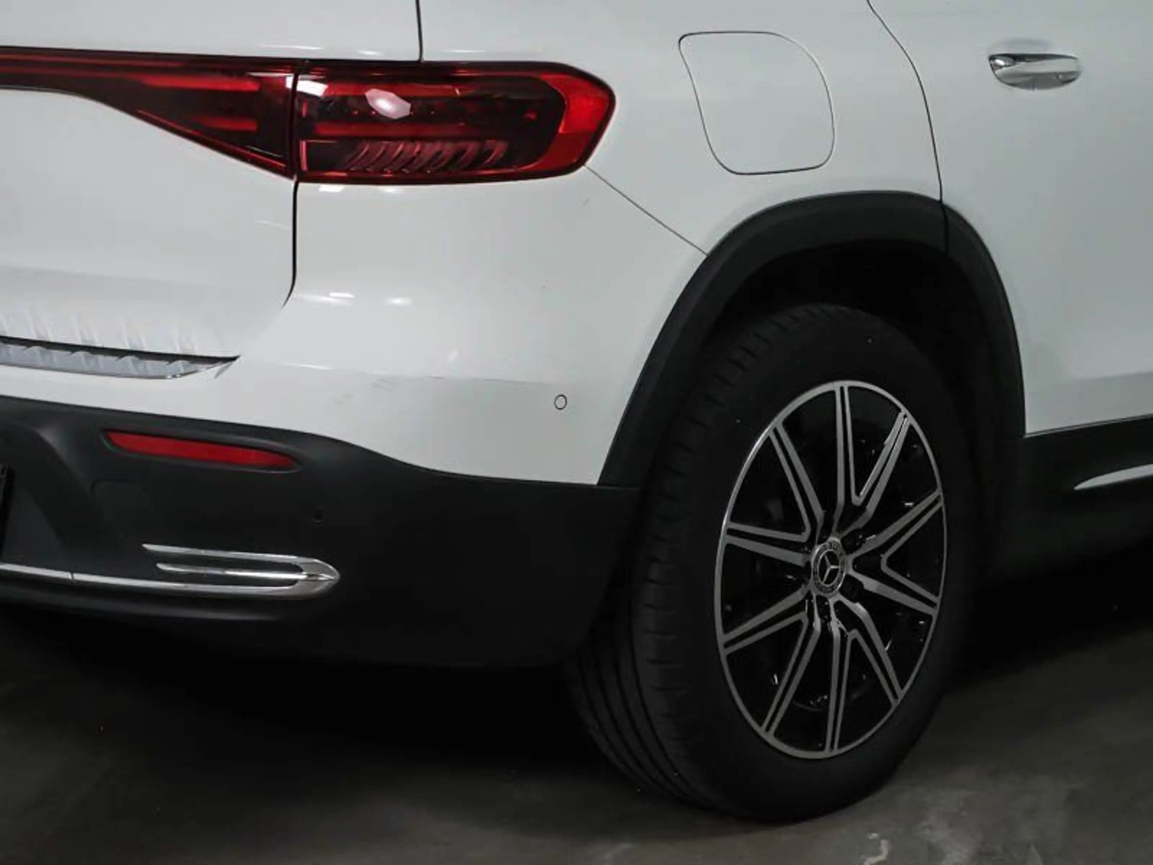 Mercedes-Benz EQB 250 PROG-ADVANC+ PANO MEMORY FAP 19"AMG VZA — photo 4