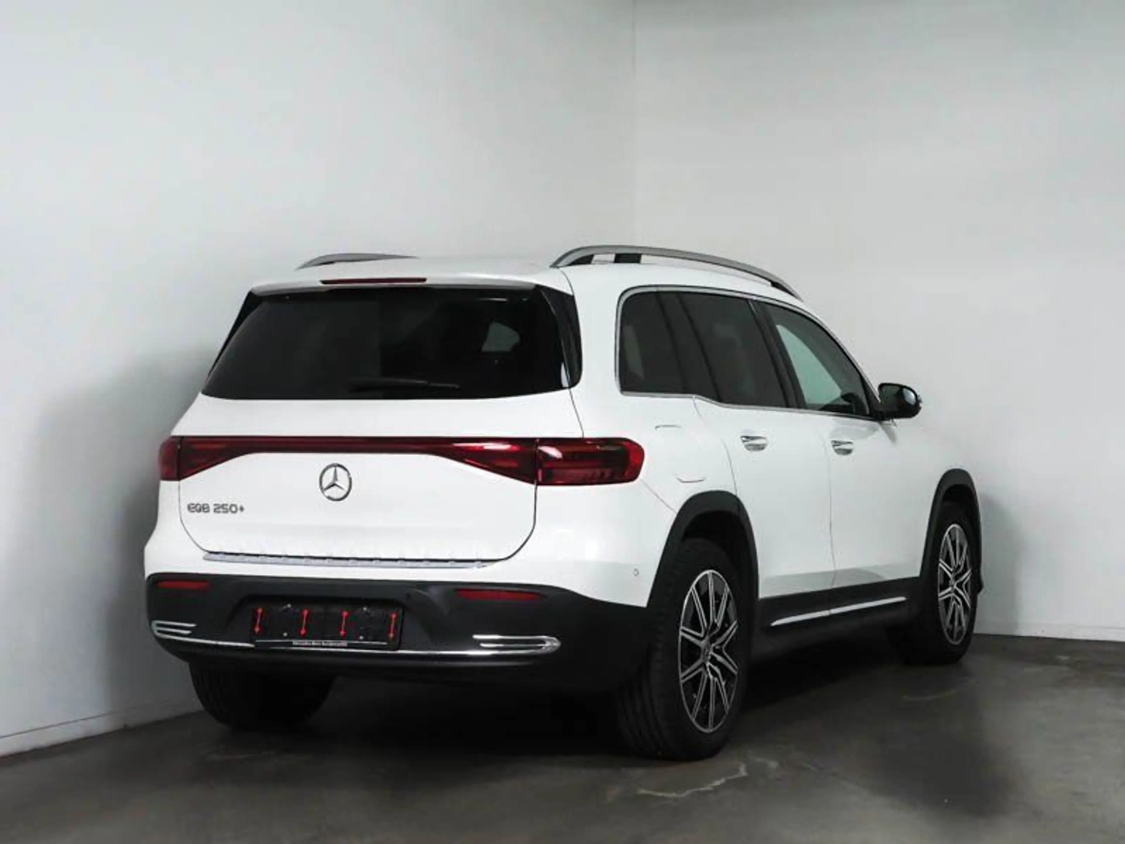 Mercedes-Benz EQB 250 PROG-ADVANC+ PANO MEMORY FAP 19"AMG VZA — photo 3