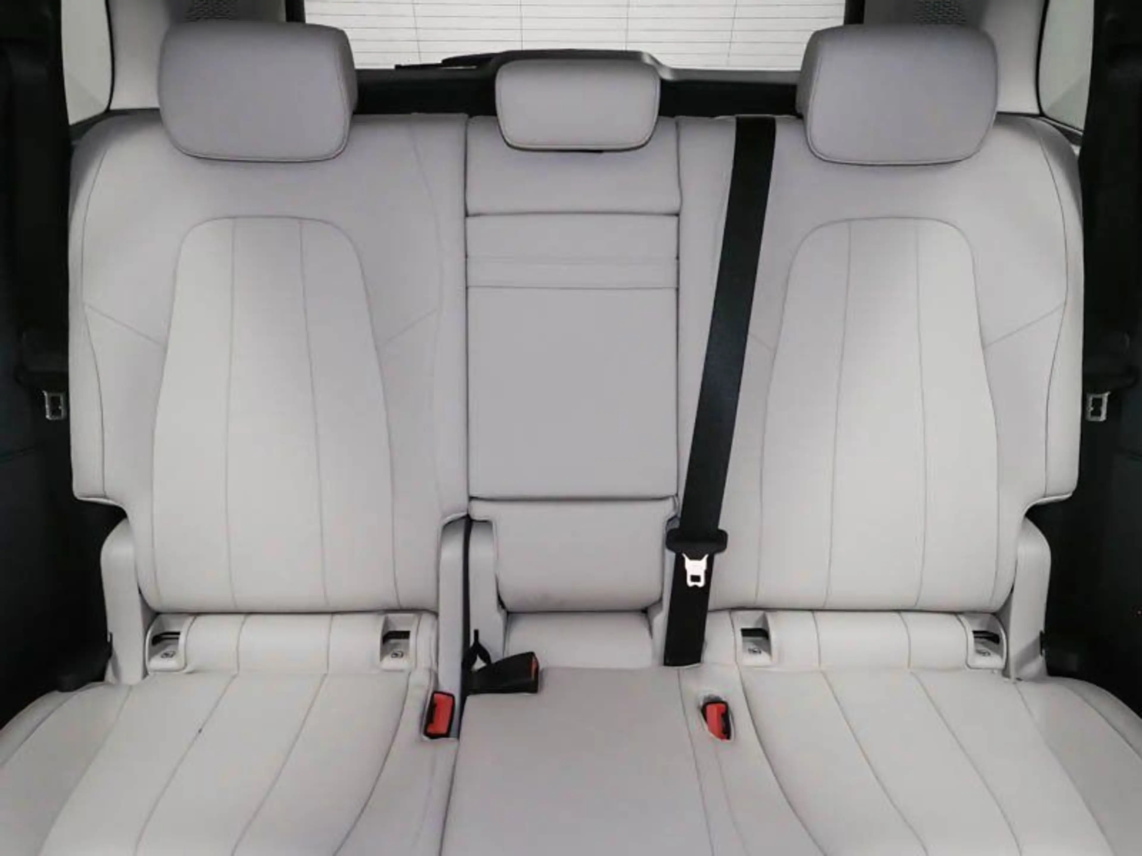 Mercedes-Benz EQB 250 PROG-ADVANC+ PANO MEMORY FAP 19"AMG VZA — photo 9