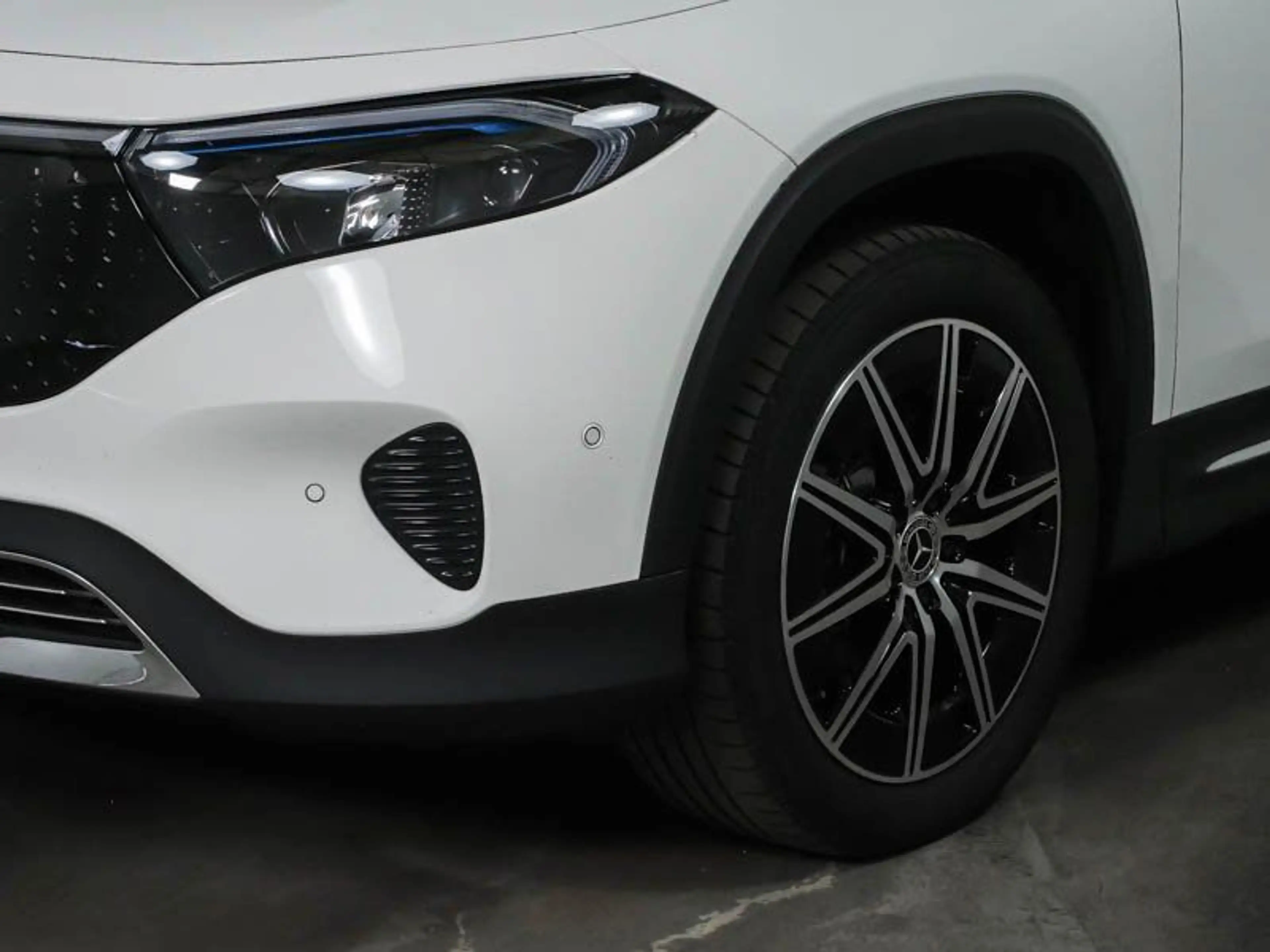 Mercedes-Benz EQB 250 PROG-ADVANC+ PANO MEMORY FAP 19"AMG VZA — photo 2