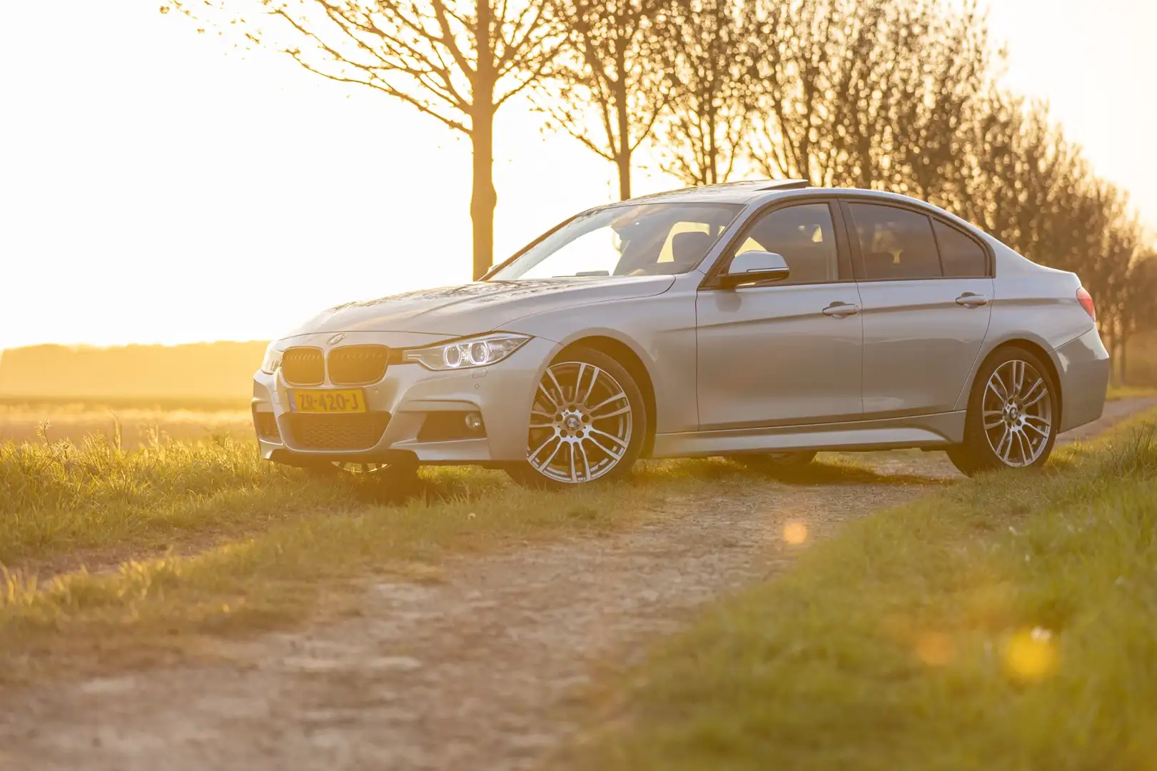 BMW 328 i High Executive - M-Pakket - headup - trekhaak Šedá - 1