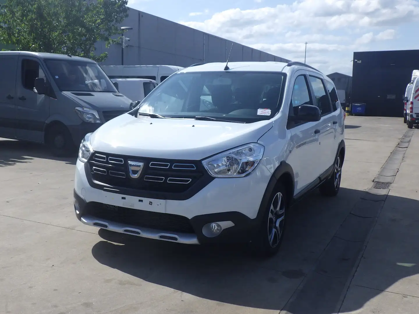 Dacia Lodgy (Stock ID 35010) EXPORT Белый - 1