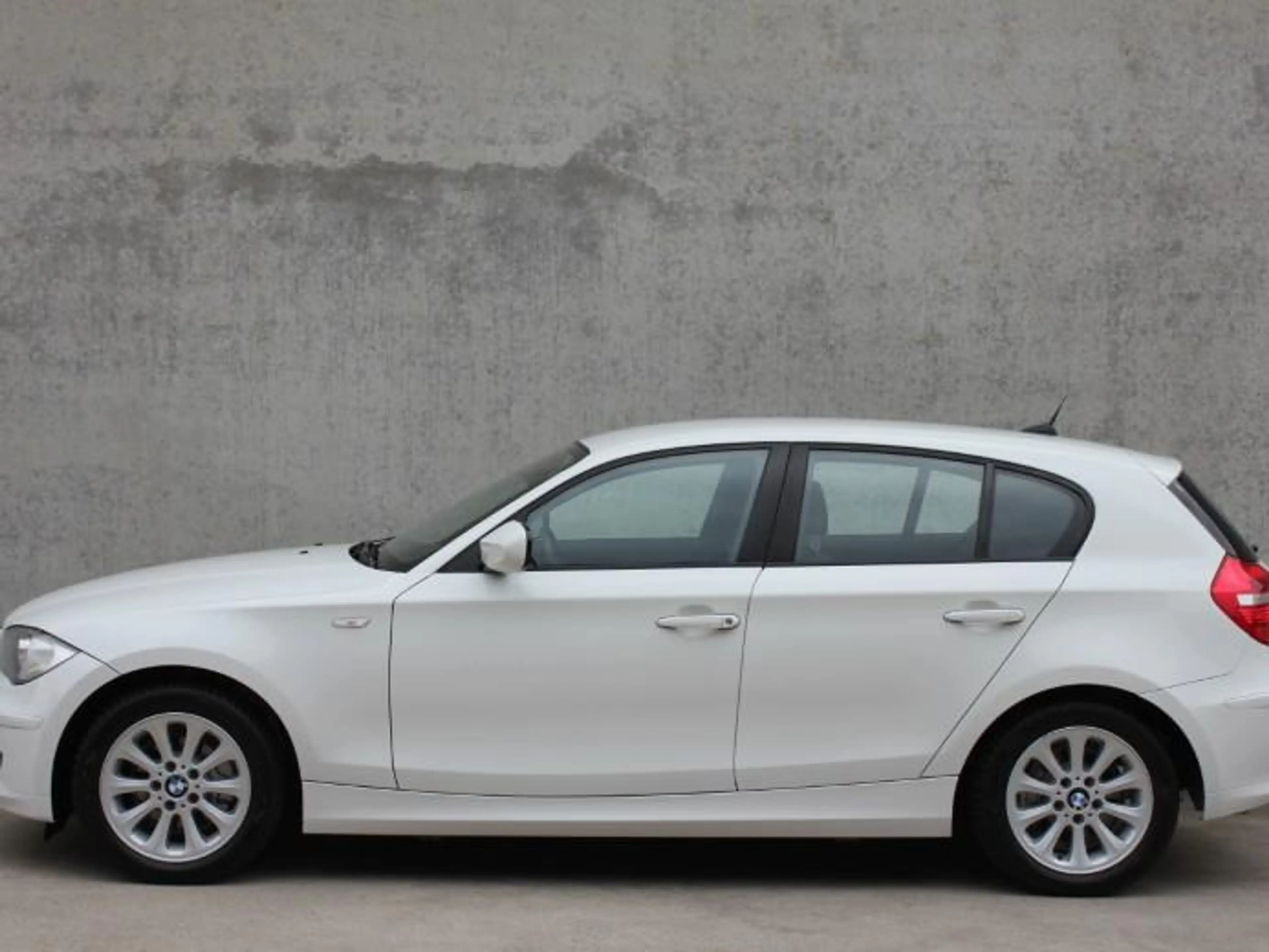 BMW 118 118iA — photo 3