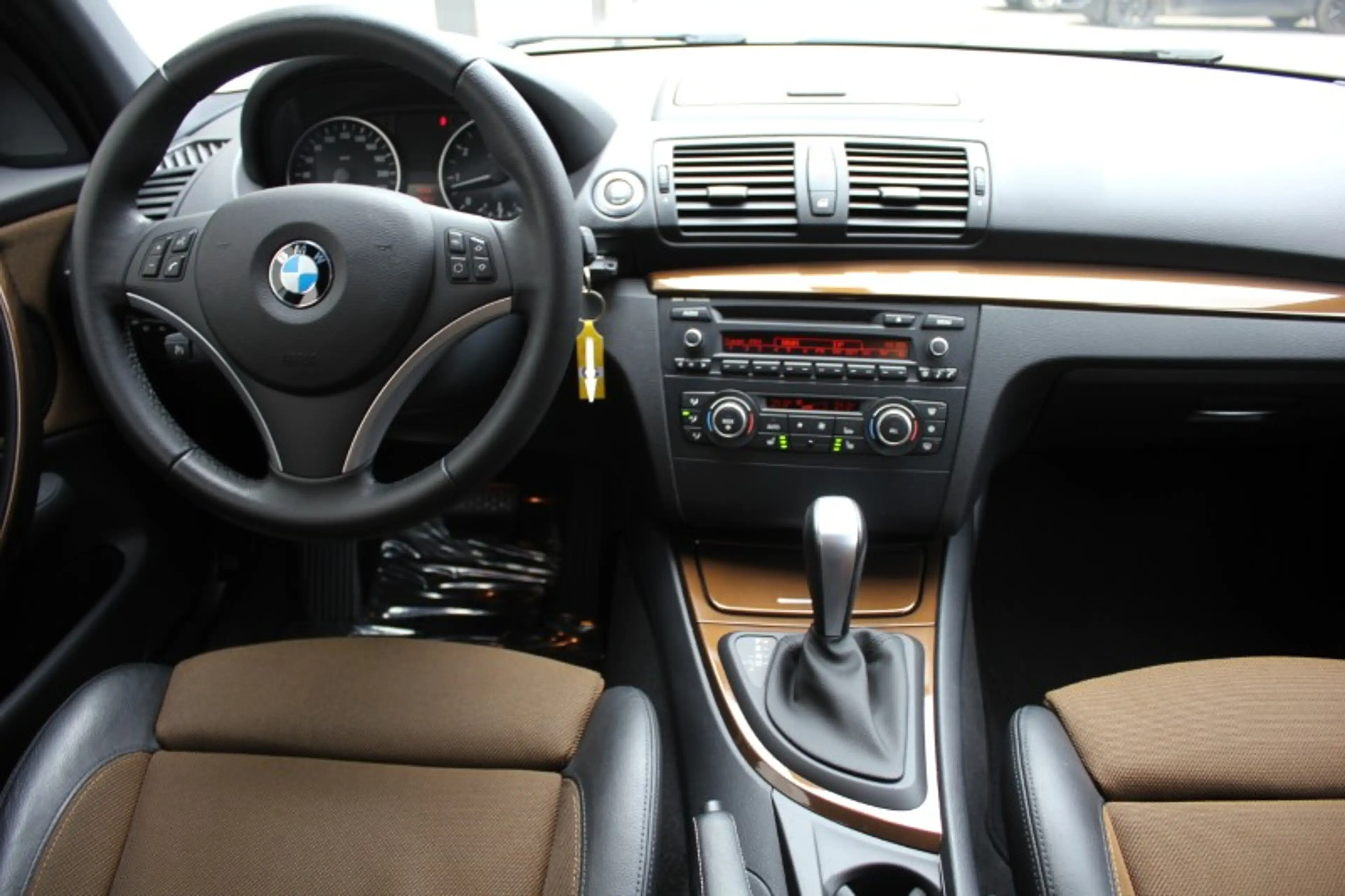 BMW 118 118iA — photo 9